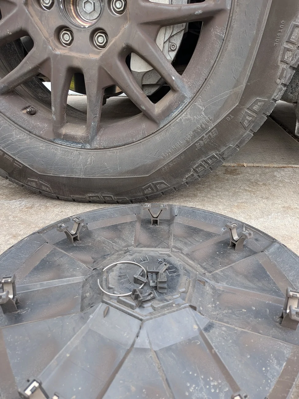 Tesla Cybertruck Core aero covers broken and rattling around 7098