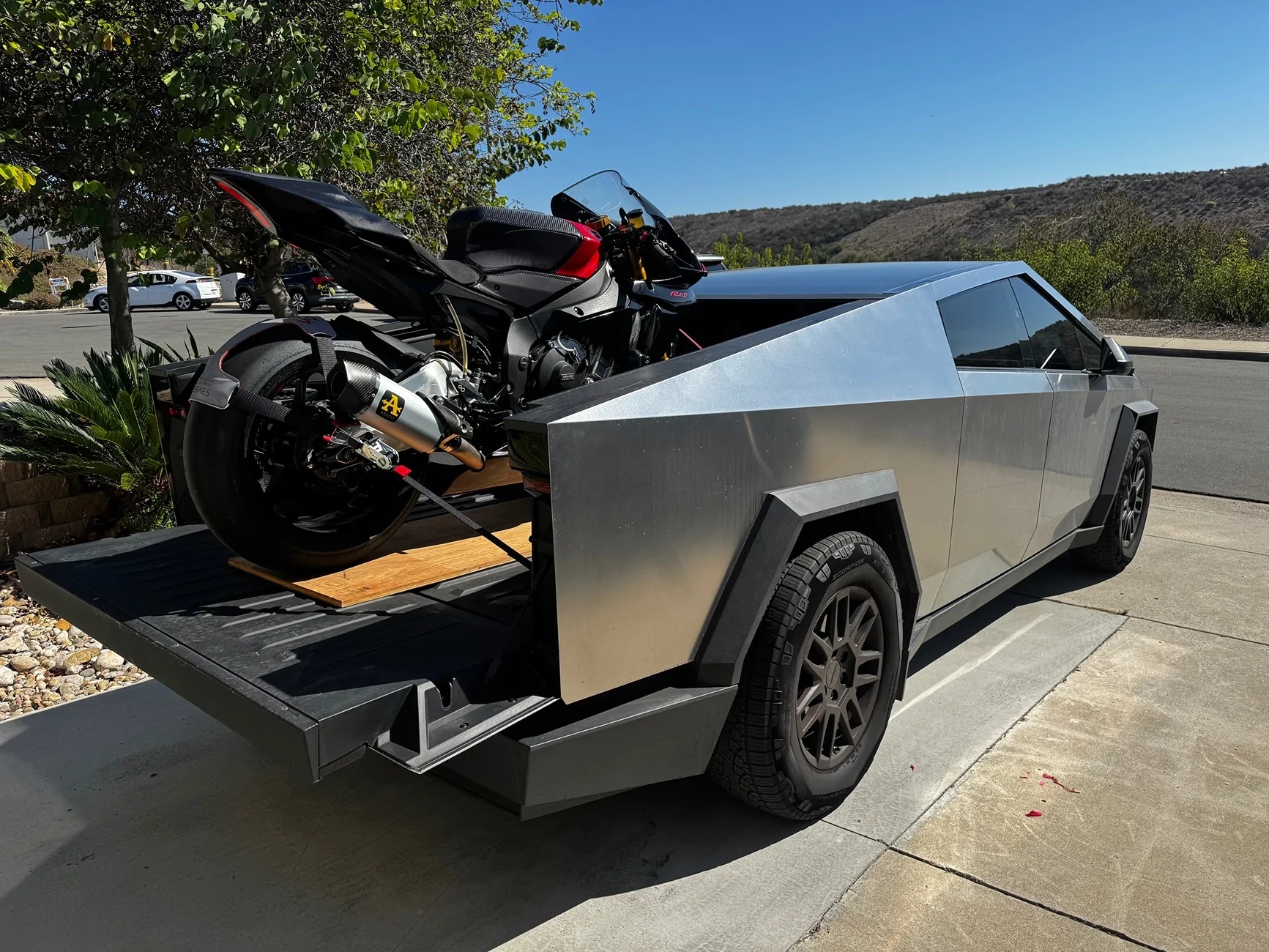 Tesla Cybertruck 👋Vote November's RWCev CTOTM HERE! 4.1neightsSubmission4.1