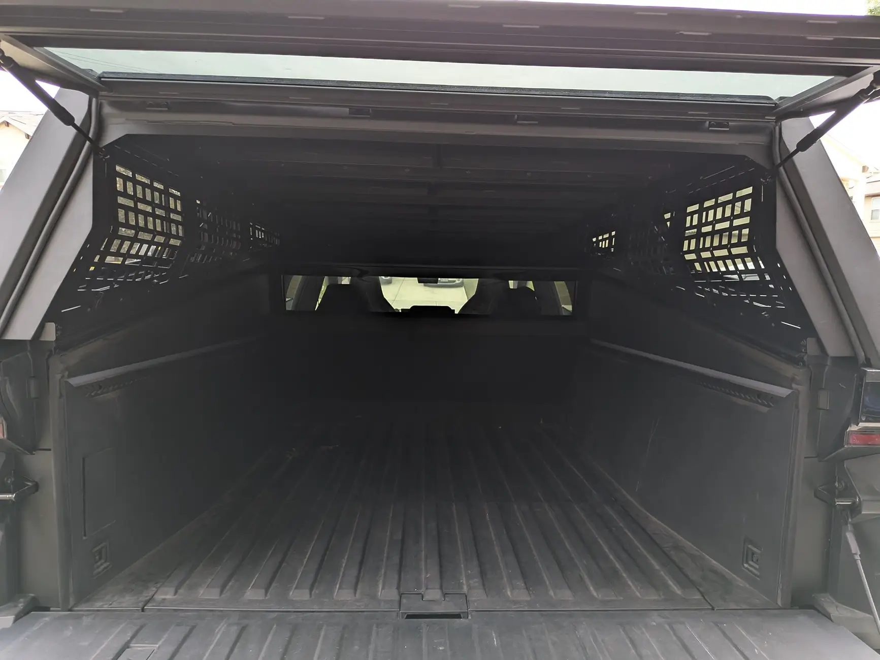 Tesla Cybertruck Urander Rack Mega Thread – Post Your Setup! 1764796456108-4c