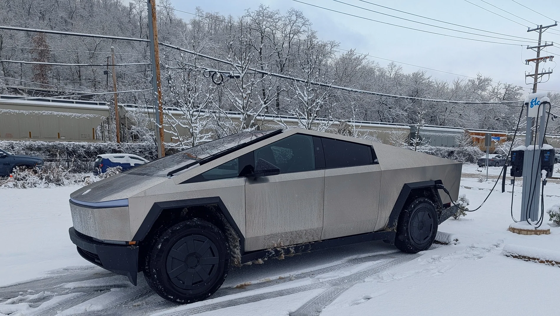 Tesla Cybertruck Daily random Cybertruck photos thread - Post Yours! 📸 🤳 PXL_20251202_141406066.MP~2