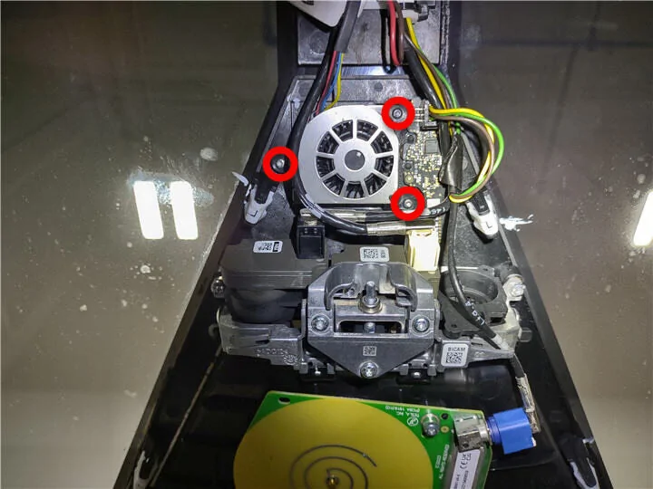 Tesla Cybertruck Center Camera Defrost GUID-B930F356-1D69-4ECD-9102-9B21F2DC5ACC-online-en-US