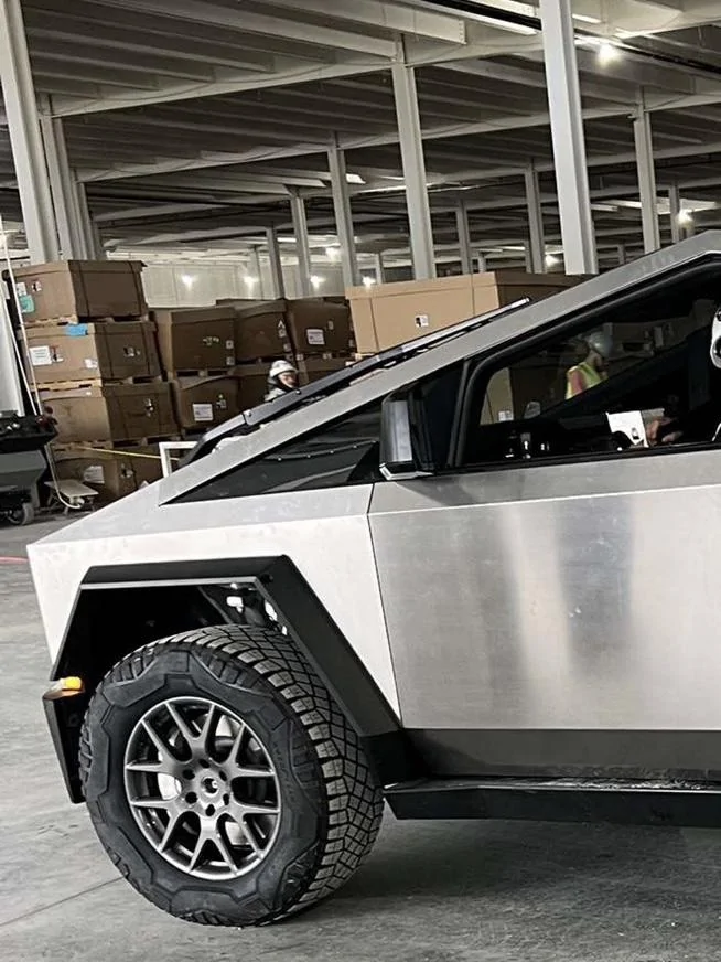 Tesla Cybertruck The Laughable & Ugly Wiper 5486D472-4A29-42E5-B4AC-89AEB5D889BE