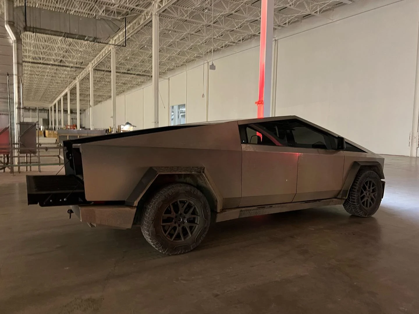 Tesla Cybertruck Cybertruck Photos Leaked! ? [Added: Video Showing Whole Truck -- Rear & Bed] _myjs4&tn=KUKqb1lgKqxKOenC&_nc_ht=scontent.fyzd1-3