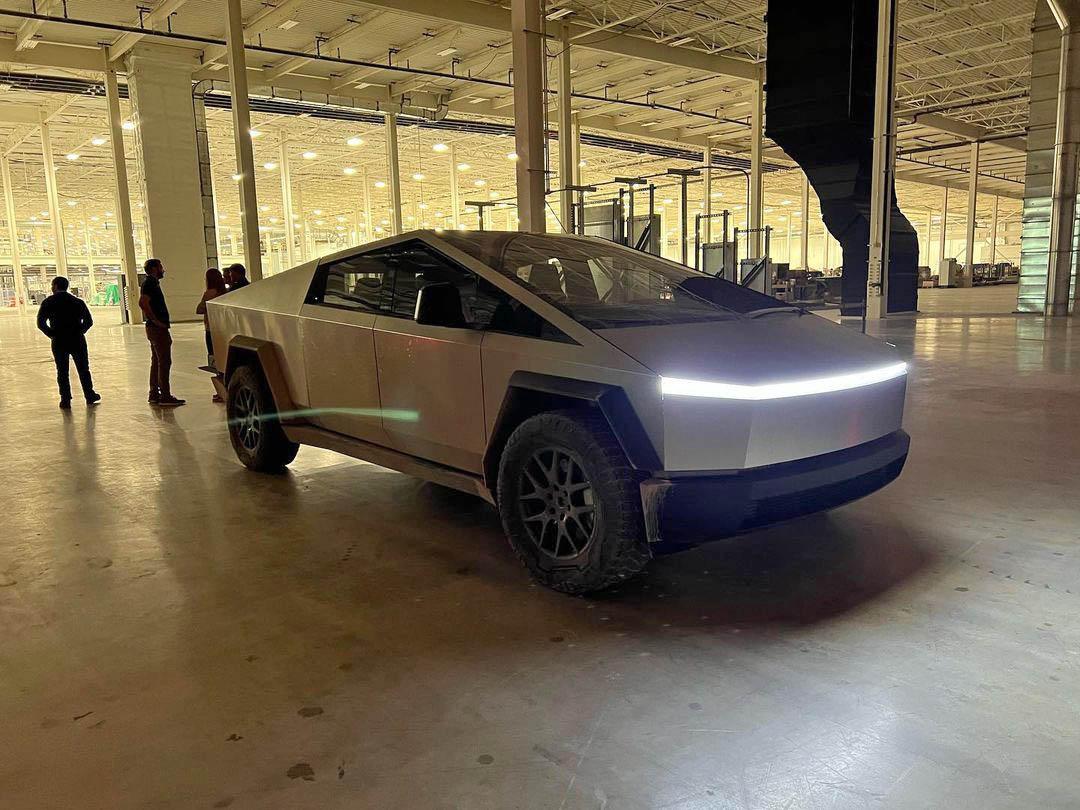 Tesla Cybertruck Joe Rogan takes Cybertruck for a Spin! [CLOSED DUE TO POLITICS] 272843633_994904234439013_4858975832701746132_n