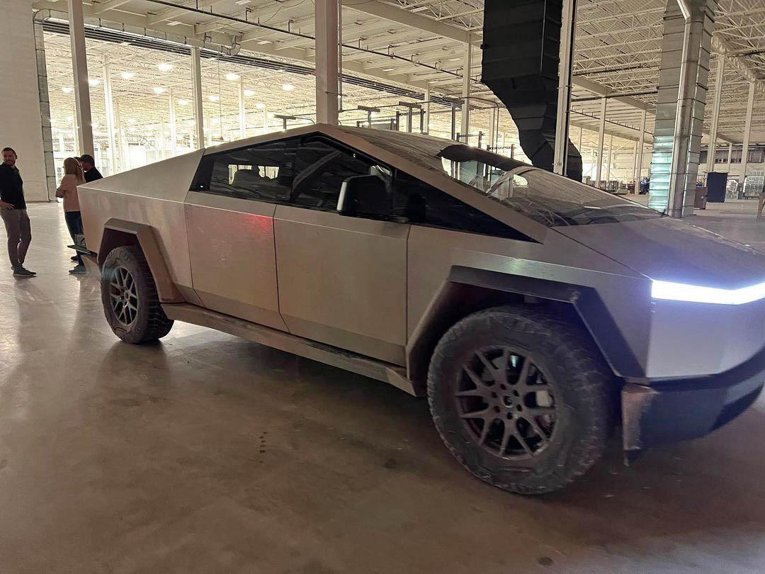 Tesla Cybertruck Joe Rogan takes Cybertruck for a Spin! [CLOSED DUE TO POLITICS] 272675037_478193800363098_3157725349125267747_n