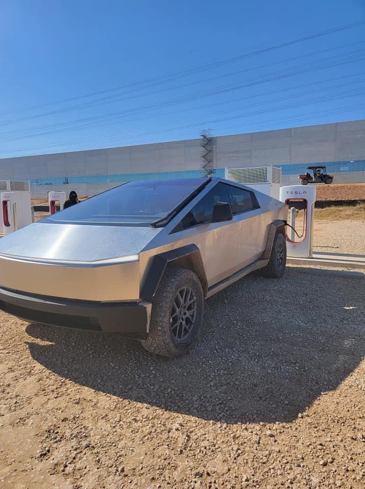 Tesla Cybertruck supercharging2.jpeg