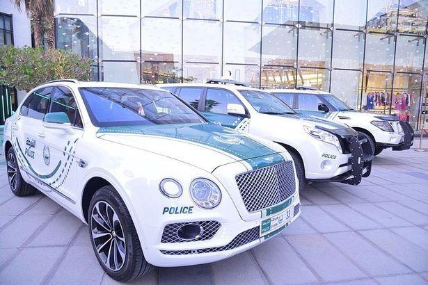 Tesla Cybertruck Dubai's police force fight crime in million-dollar supercars and Elon Musk Cybertruck 0_Dubai-police-use-supercars-to-chase-crims