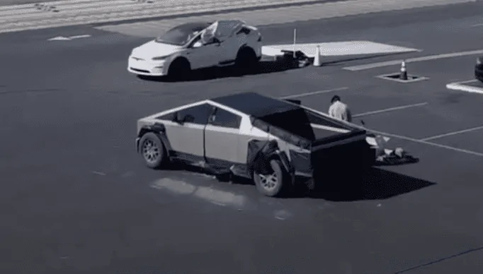 Tesla Cybertruck Cybertruck prototype spotted again on Fremont track. (2/7/2022) 1644283618195