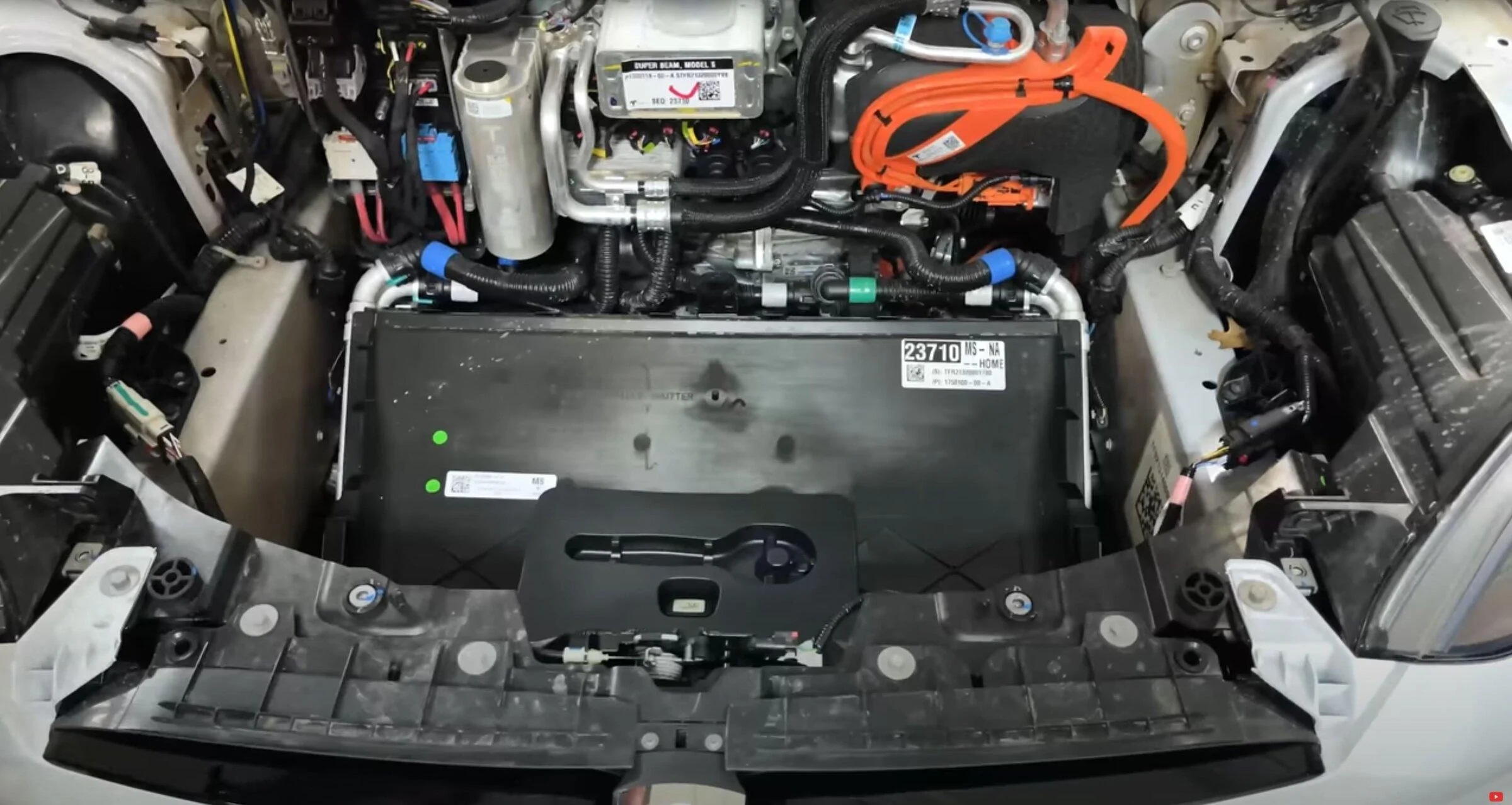 Tesla Cybertruck Side sail area? Plaid S Teardown Frunk