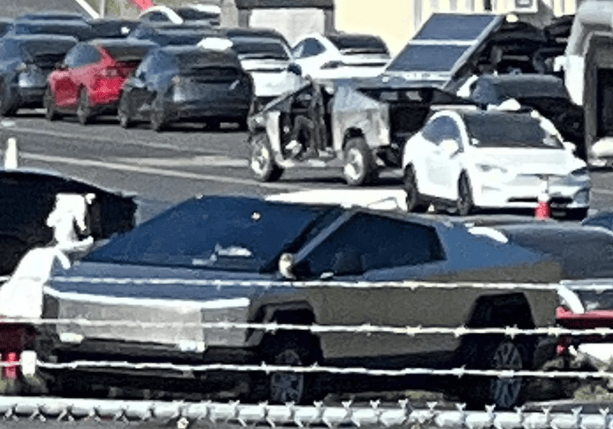 Tesla Cybertruck “New” Cybertruck Photos with vault cover closed 1646093176954