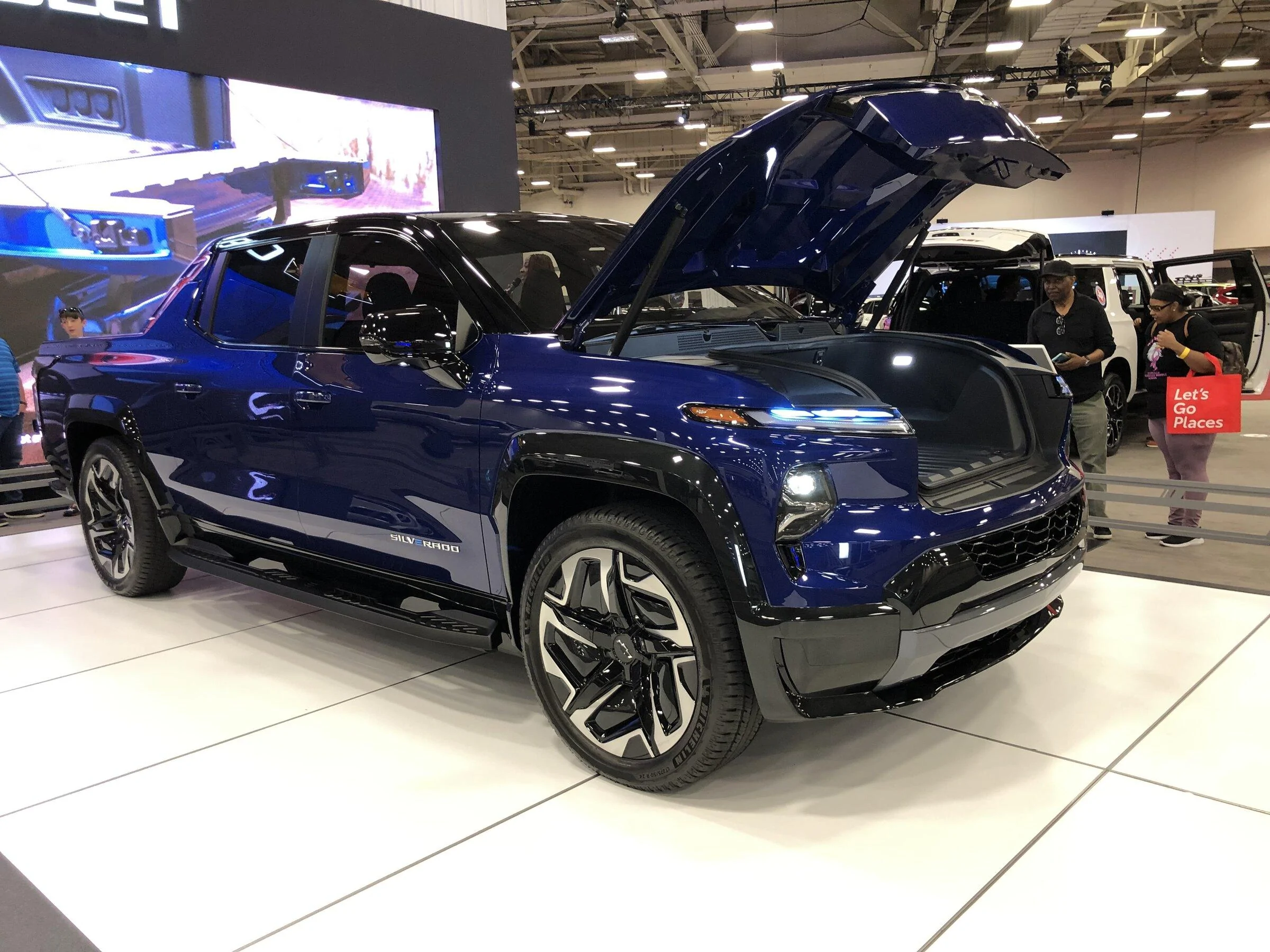 Tesla Cybertruck CyberTruck competitor Chevy Silverado EV looks pretty good 8E278A56-4991-44FB-A6EC-87E68201208E