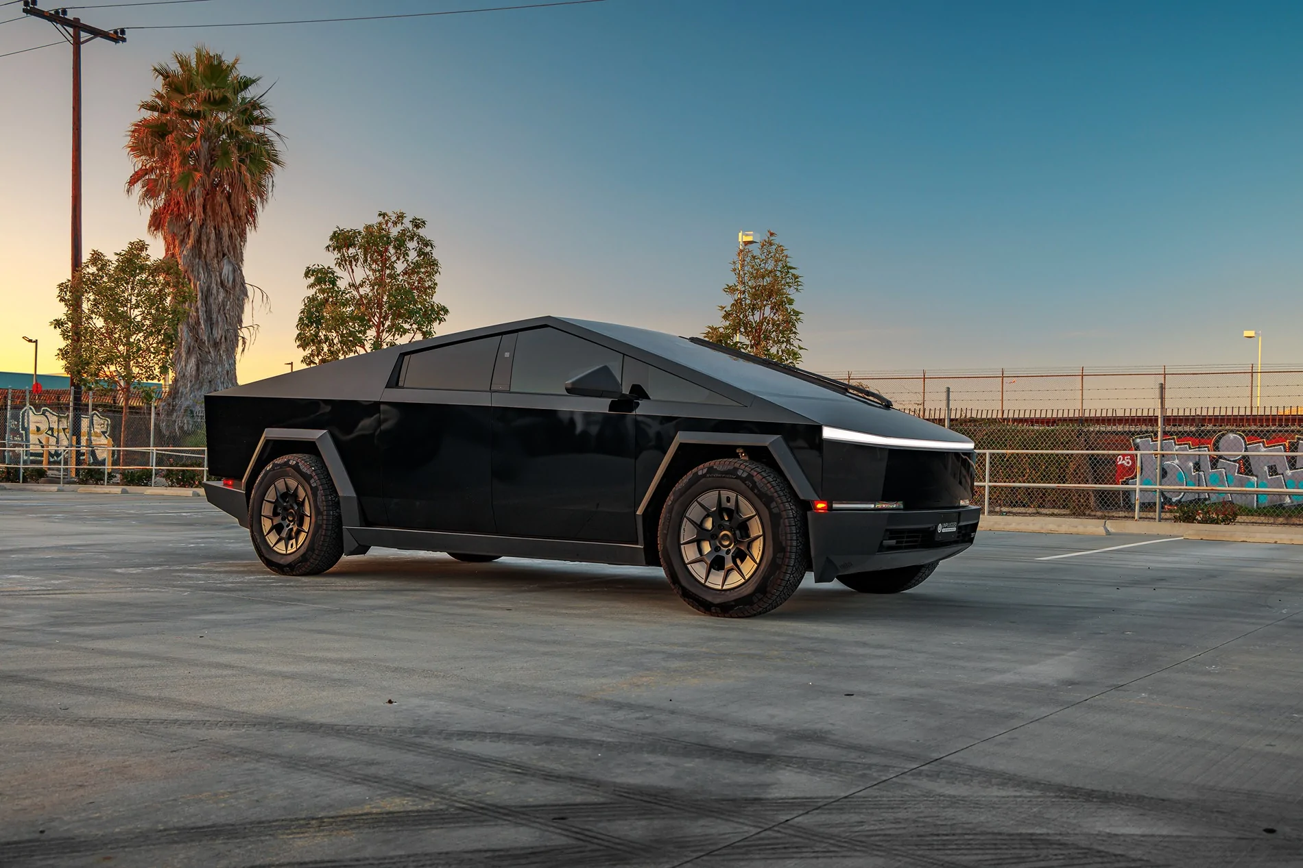 Tesla Cybertruck *** New Product *** Unplugged Performance UP-RW Cyber Road Warrior Wheels Gloss Black Tesla Cybertruck UP Forged UP-RW For Cybertruck Unplugged Performance 3840px (1)