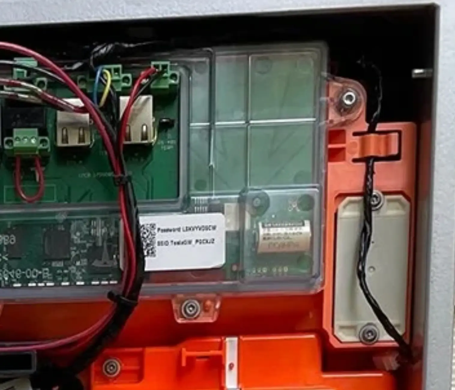 Tesla Cybertruck Cybertruck Gateway Universal Charger Powershare Issue 1765630929660-ik