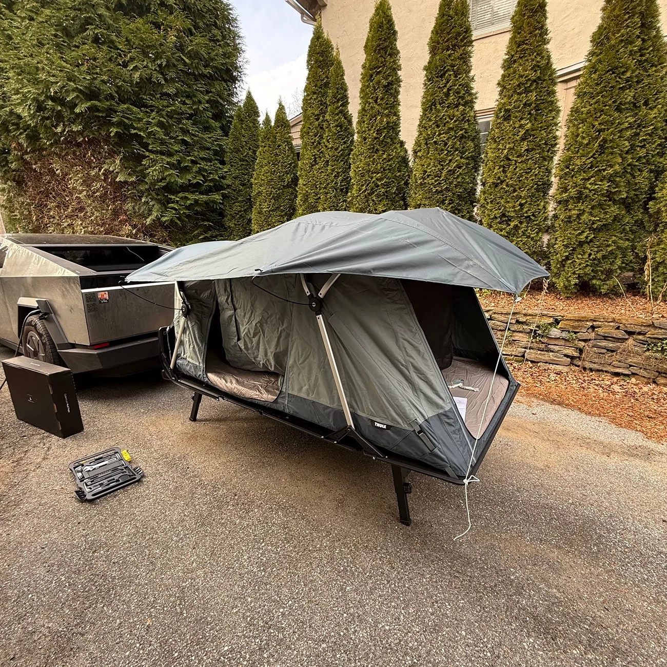 Tesla Cybertruck THULE OUTSET: New type of tent! - Hitch-mounted car tent IMG_1065