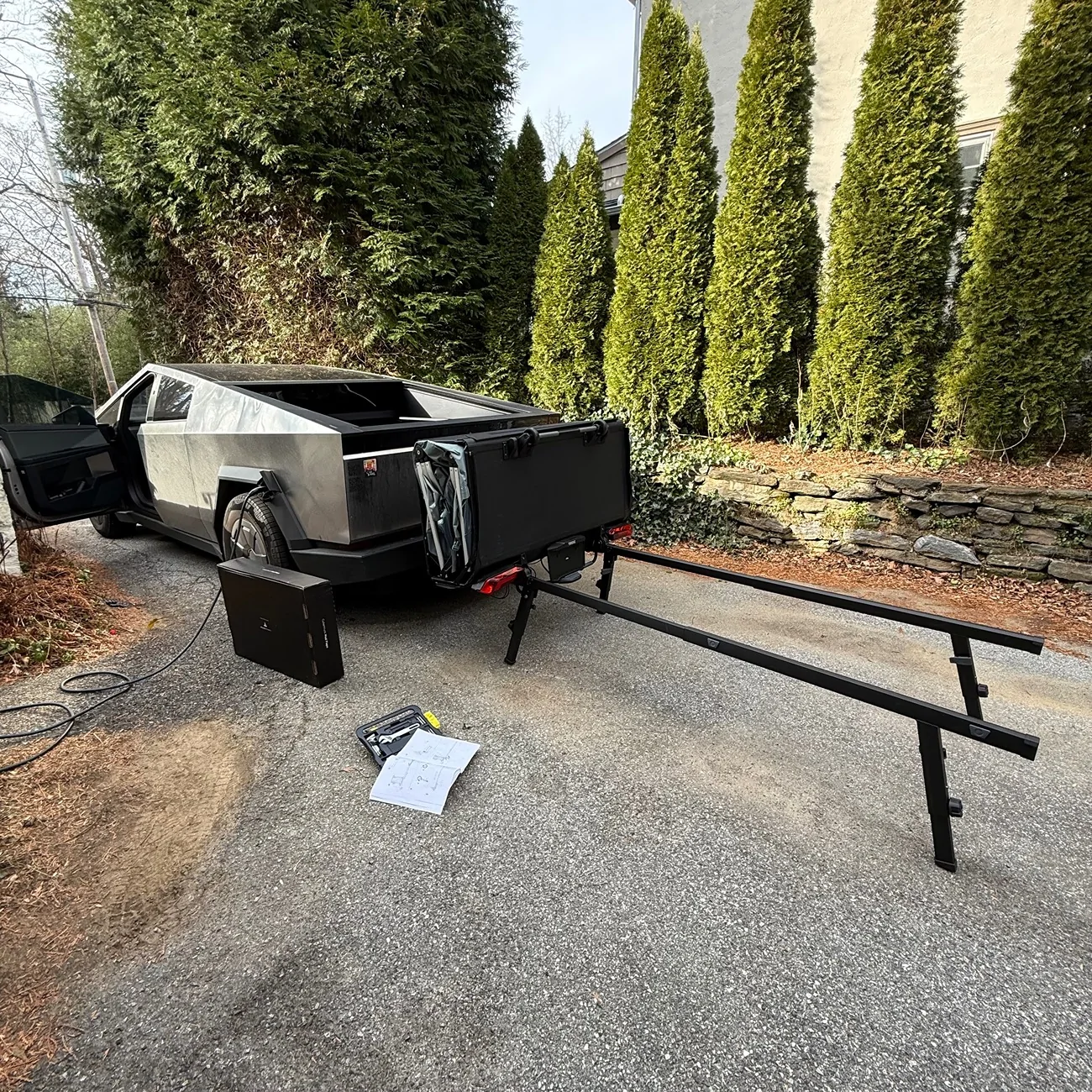 Tesla Cybertruck THULE OUTSET: New type of tent! - Hitch-mounted car tent IMG_1058