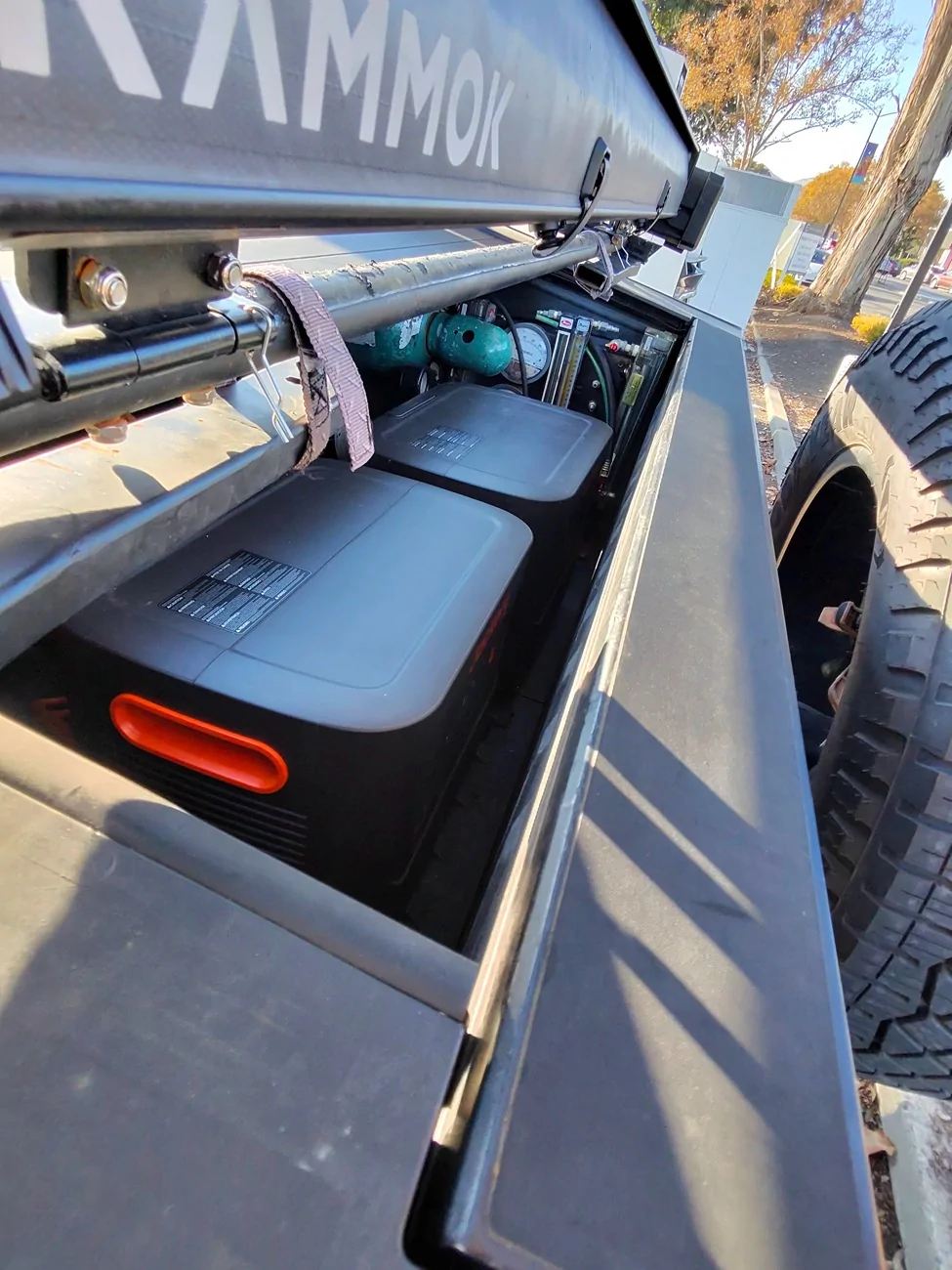 Tesla Cybertruck Bed trunk vault Ver1.2 -- LiFePO4 Battery Pack Setup 20251124_151206_e12b6f7f