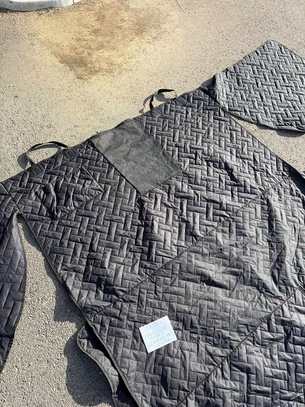 Tesla Cybertruck Lightly Used Urander Pet Cover (Fold Up Seat Version) IMG_0617