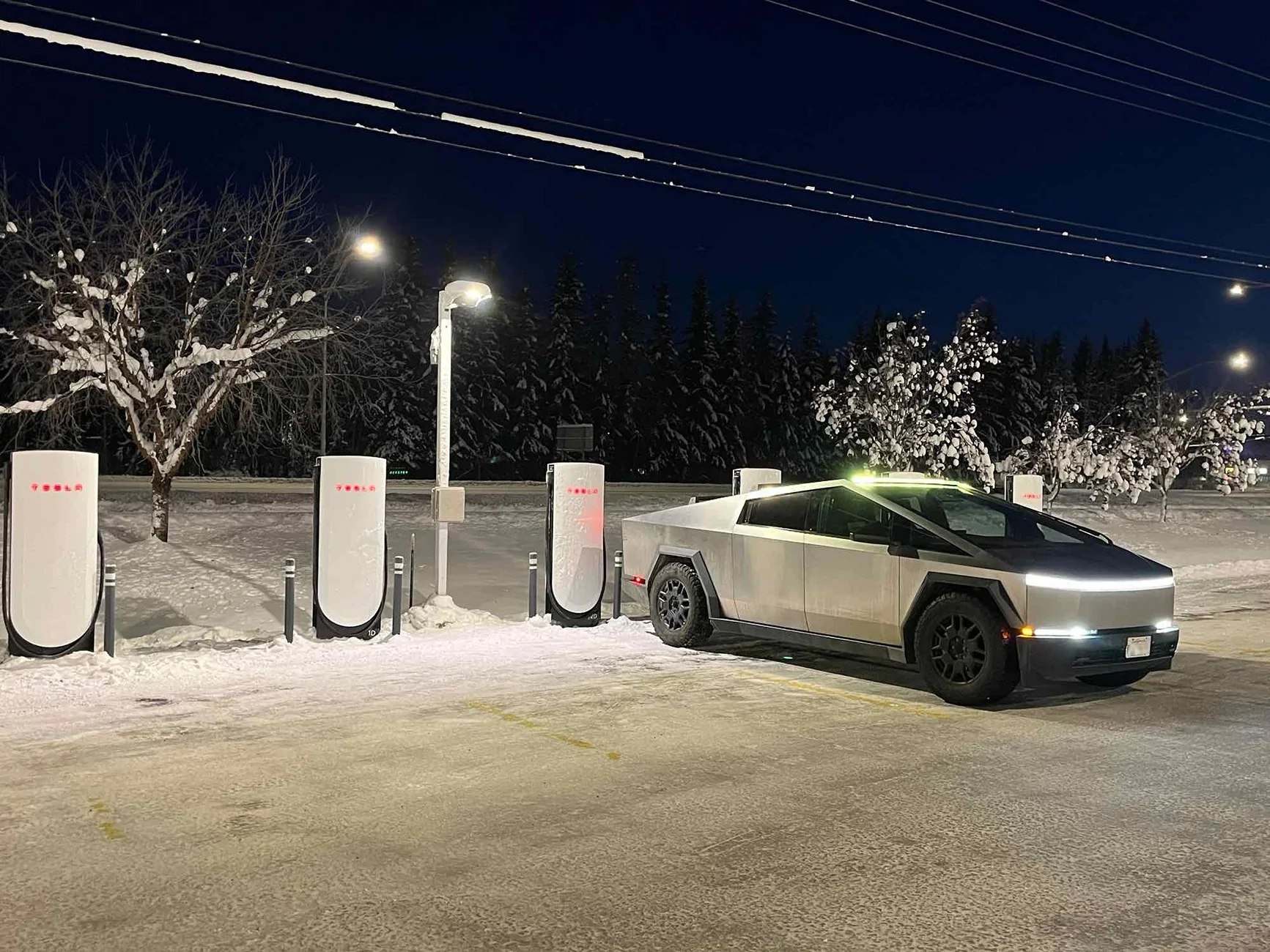 Tesla Cybertruck North America's northernmost Supercharger in Fairbanks, Alaska is now opened G77UHehbgAAPX36