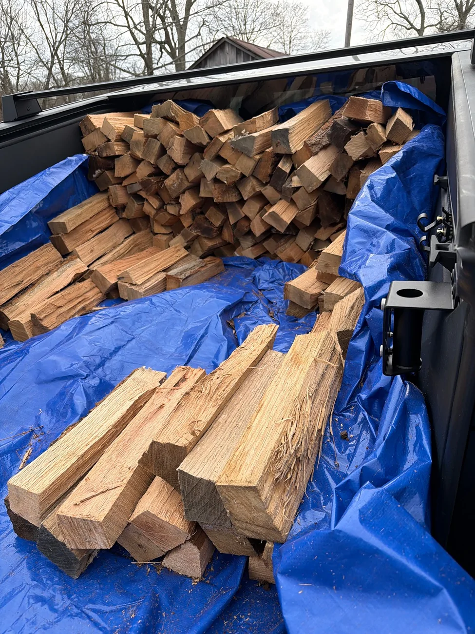 Tesla Cybertruck What Are You Hauling in your Cybertruck? 🦾 👷‍♂️ 1766423801094-f7