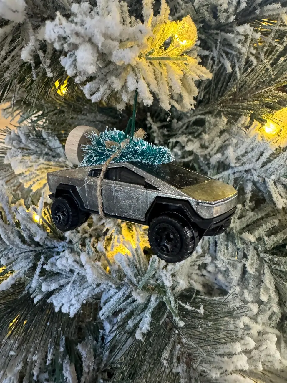 Tesla Cybertruck Merry Christmas Cyberfriends IMG_8331