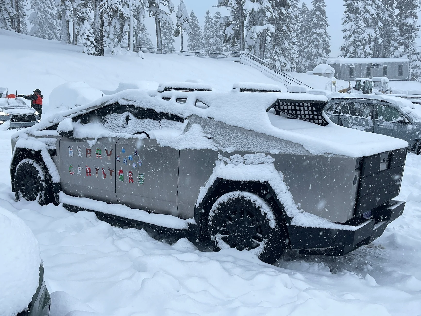 Tesla Cybertruck Merry Christmas Cyberfriends IMG_2010