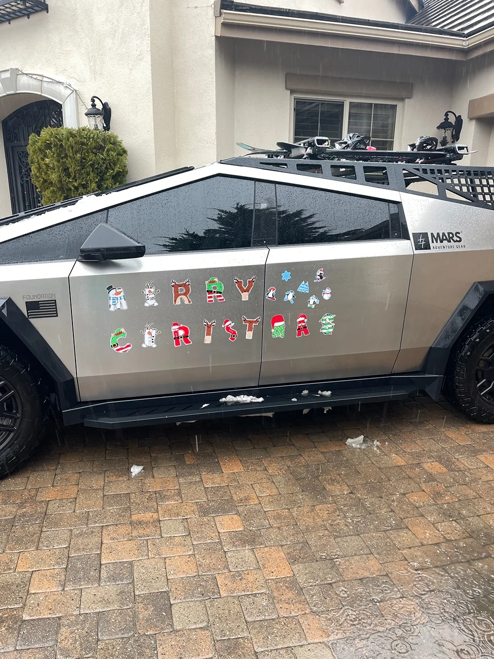 Tesla Cybertruck Merry Christmas Cyberfriends IMG_1971