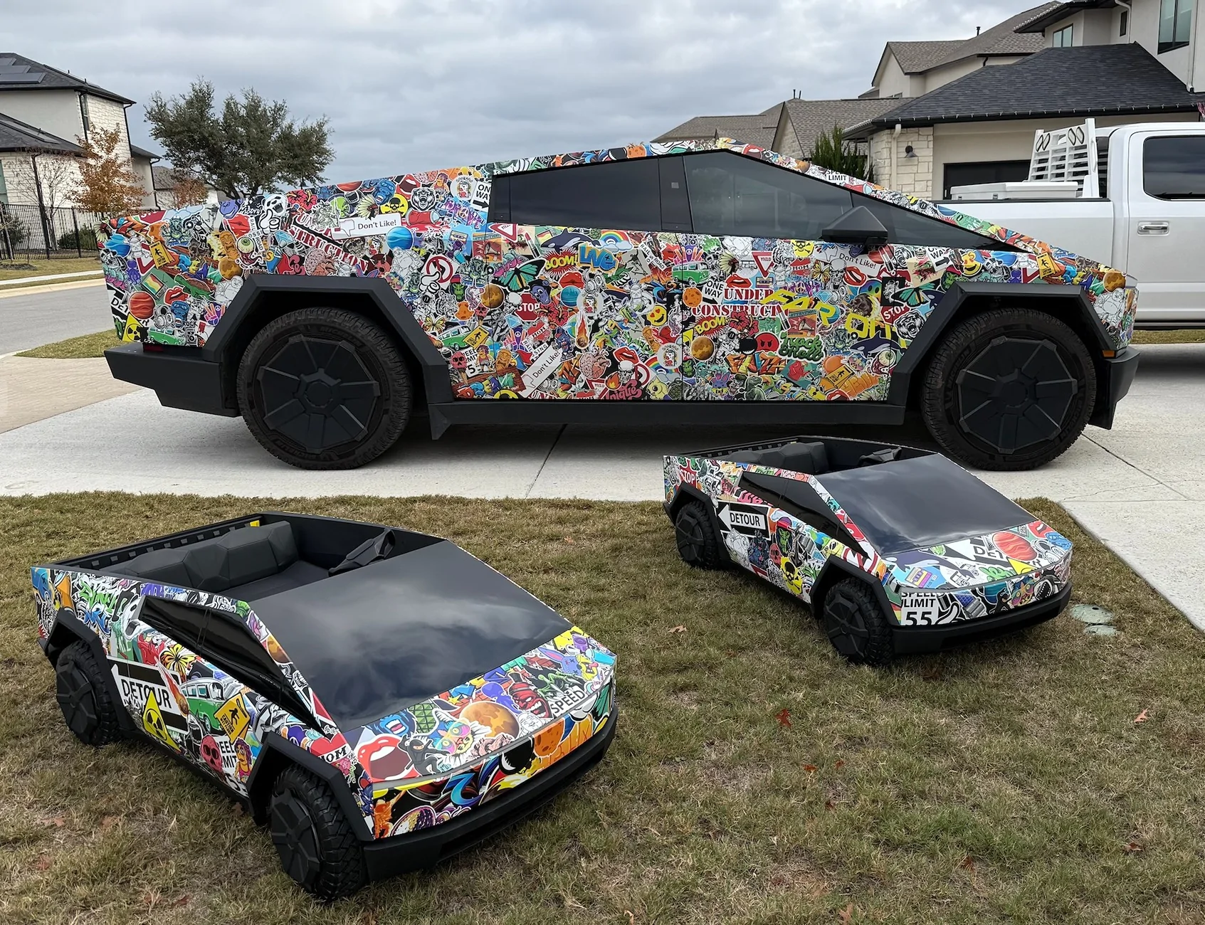 Tesla Cybertruck 🎄 Holiday Cybertruck Photo Fun – Win a Gift! 🎄 Screenshot 2025-12-26 at 10.14.34 AM
