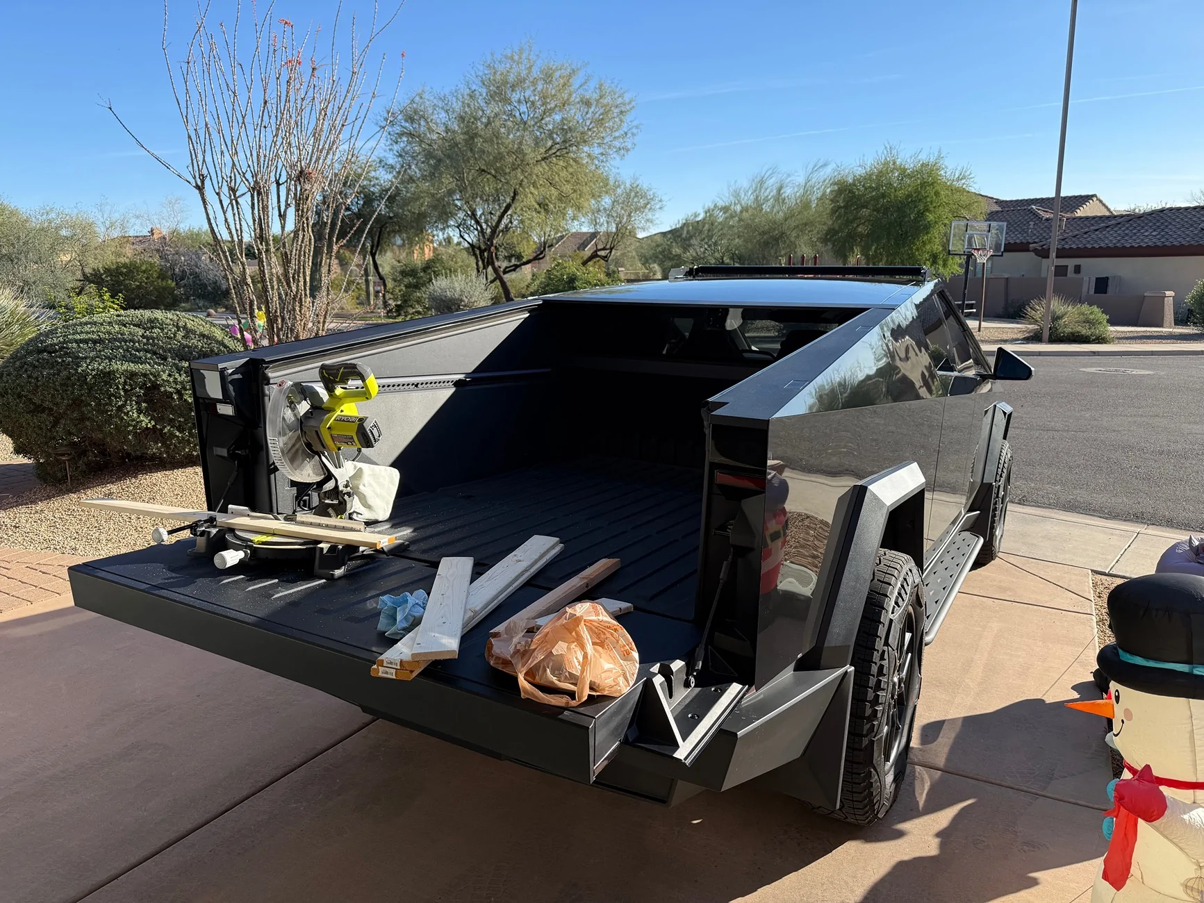 Tesla Cybertruck 🦾 Cybertruck doing truck stuff!  Post your photos! IMG_3990