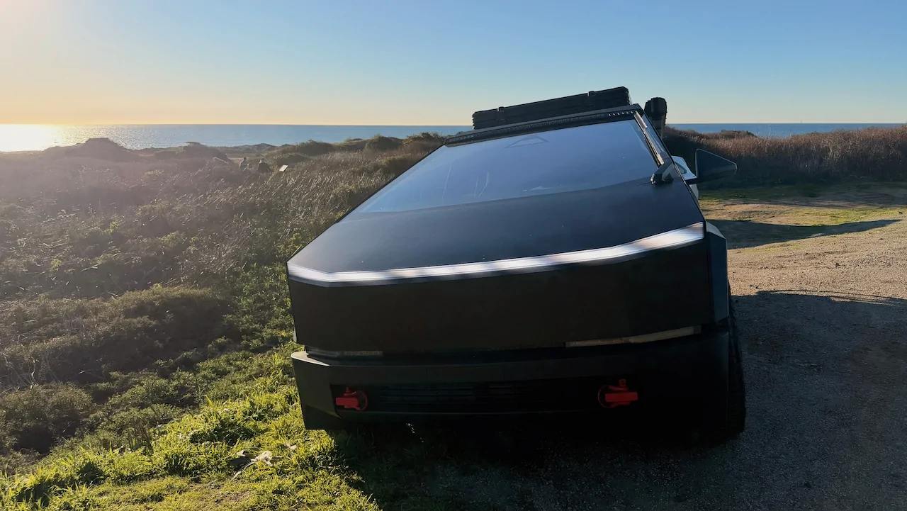 Tesla Cybertruck Introducing Urander Flat Panel Rack – In Stock & Ready to Ship! IMG_9377