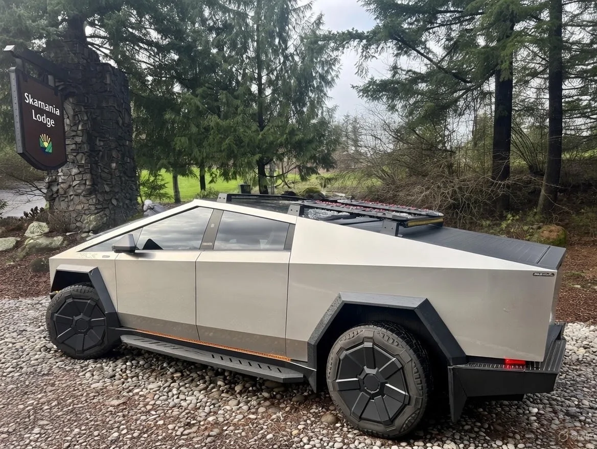 Tesla Cybertruck Daily random Cybertruck photos thread - Post Yours! 📸 🤳 IMG_3606