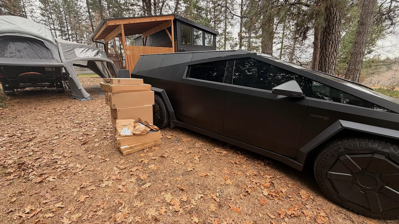 Tesla Cybertruck Introducing Urander Flat Panel Rack – In Stock & Ready to Ship! IMG_9471