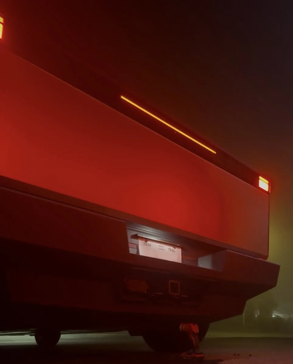 Tesla Cybertruck Rear flood light DIY IMG_5779