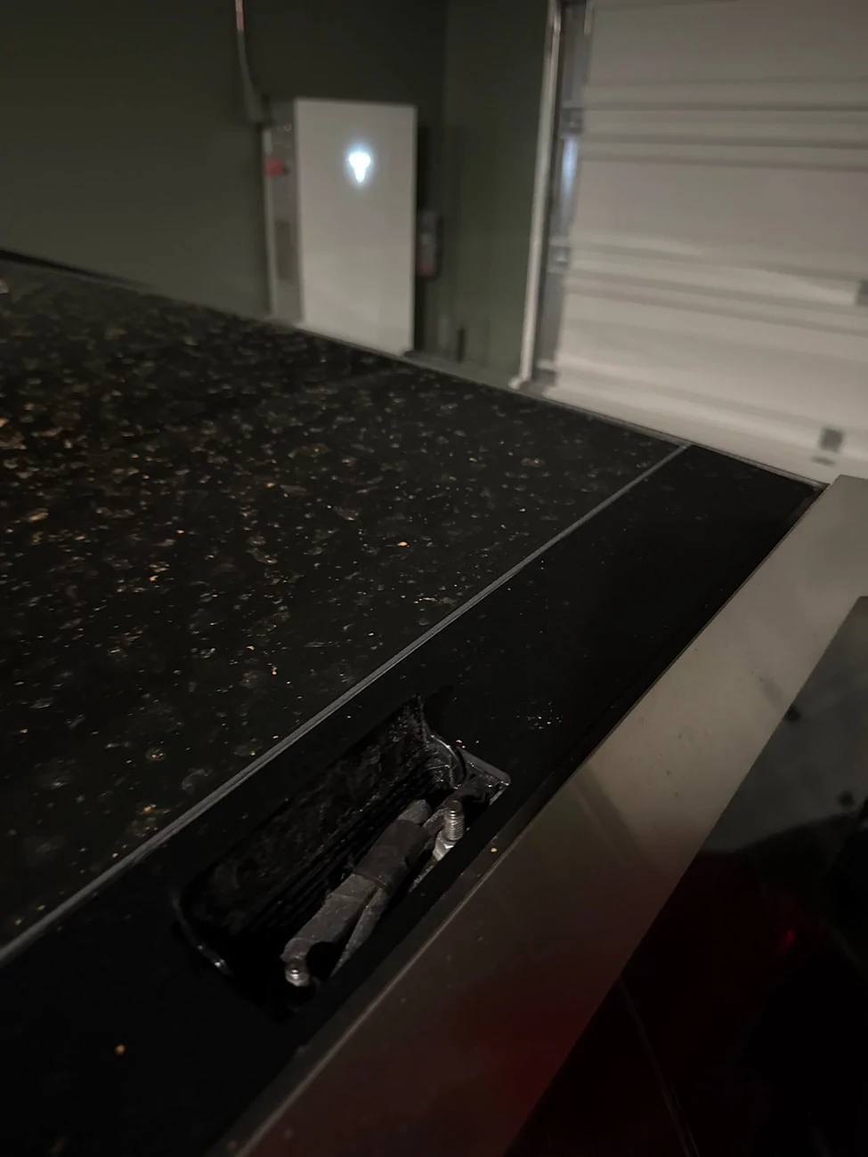 Tesla Cybertruck 4 Crossbars on AWD imag