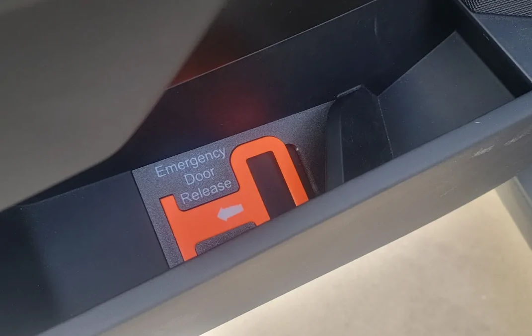 Tesla Cybertruck Rear Emergency Door Release Identifier (3D Print) 1767581120798-71