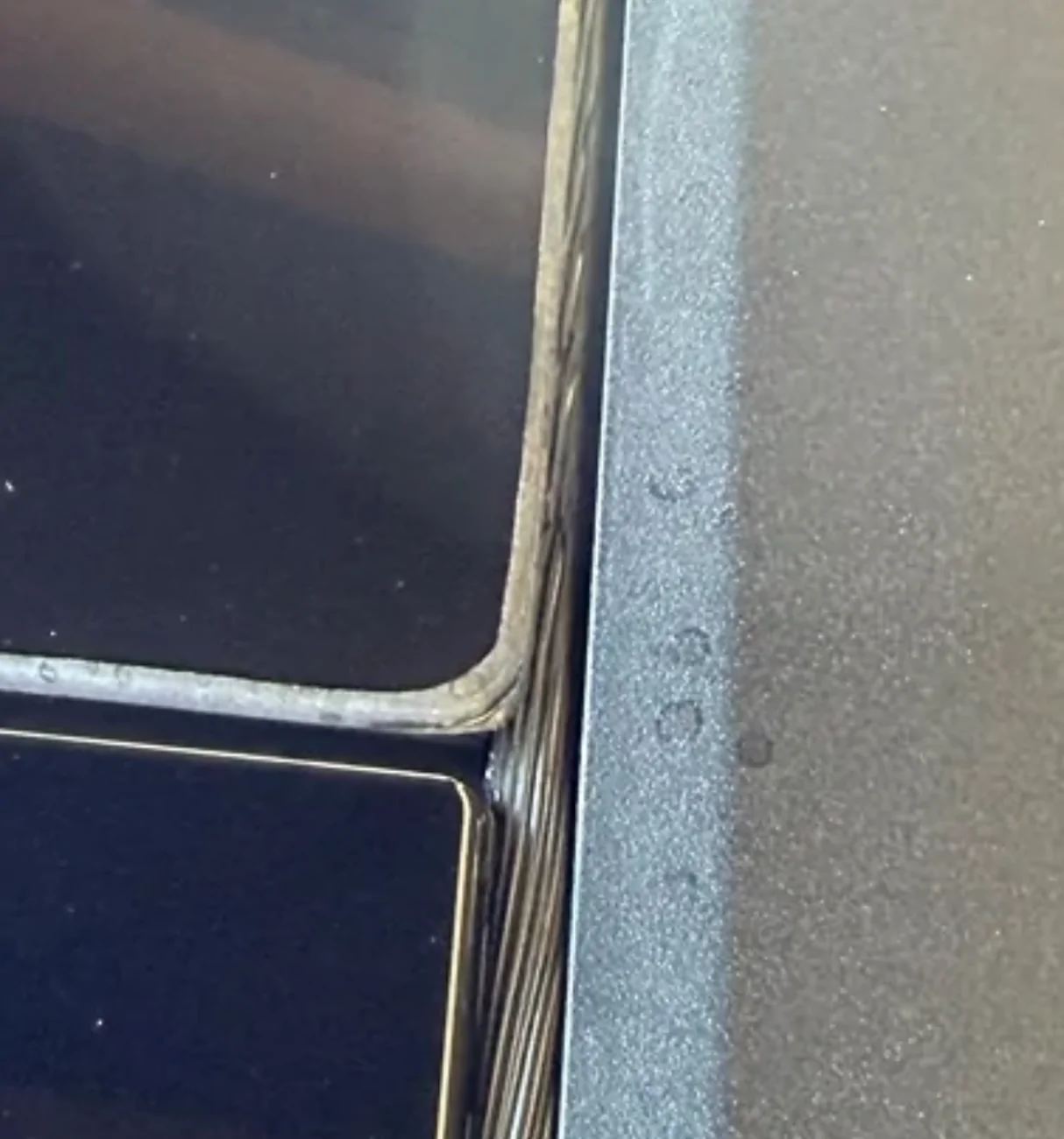Tesla Cybertruck Tonneau cover leaks 1767586590516-sr