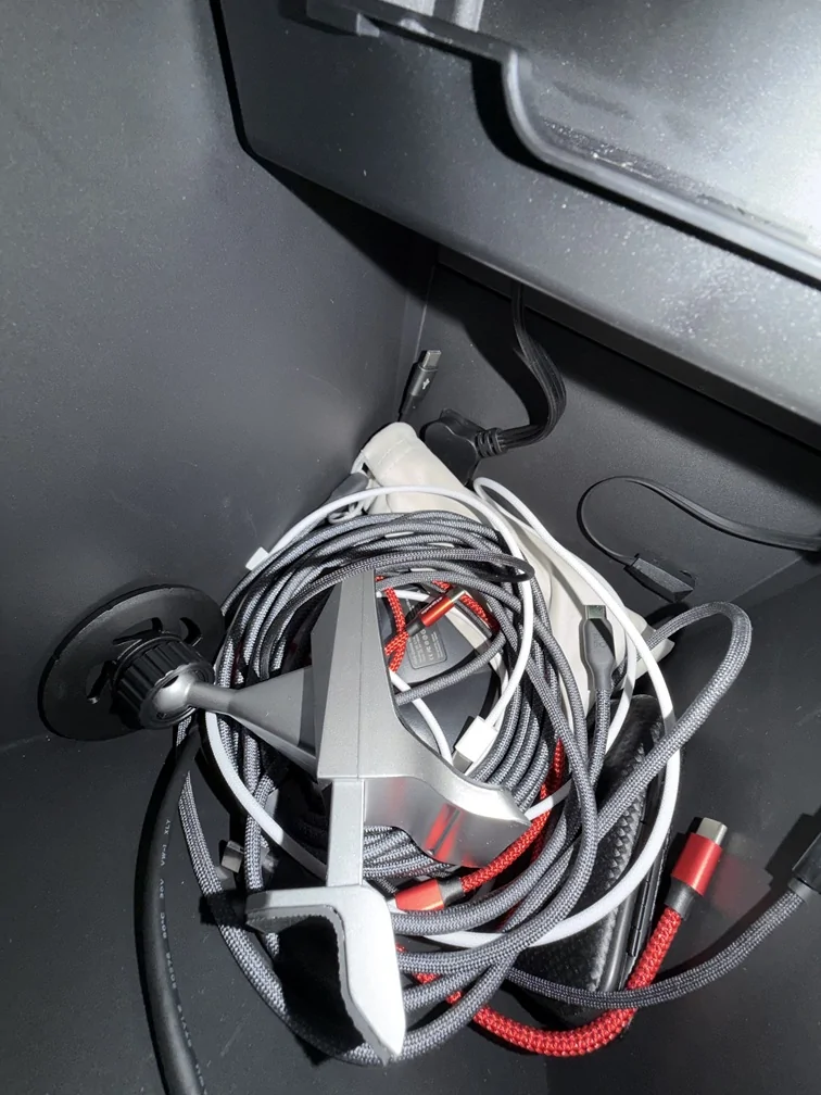 Tesla Cybertruck Center Console Armrest Organizer Tray w/ USB Expansion Ports Dock (Foronetry) 2026-01-06 19.21.27
