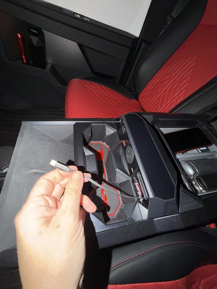 Tesla Cybertruck Center Console Armrest Organizer Tray w/ USB Expansion Ports Dock (Foronetry) 2026-01-06 19.20.03