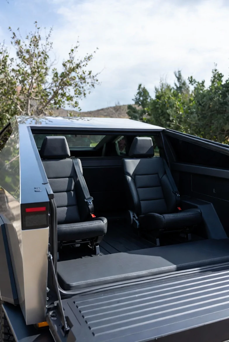 Tesla Cybertruck First ever: 6-seat Cybertruck w/ center front jump seat! image-6