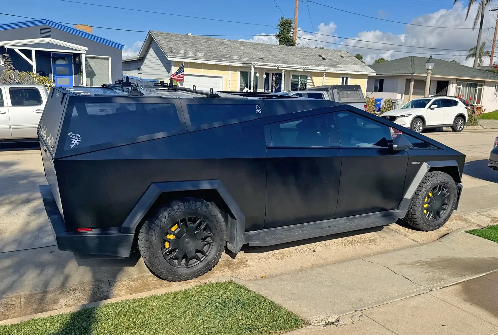 Tesla Cybertruck Matte Black Camping / Off-Roading Spaceship 111921-39c849dda0162c886e17562385ccc50