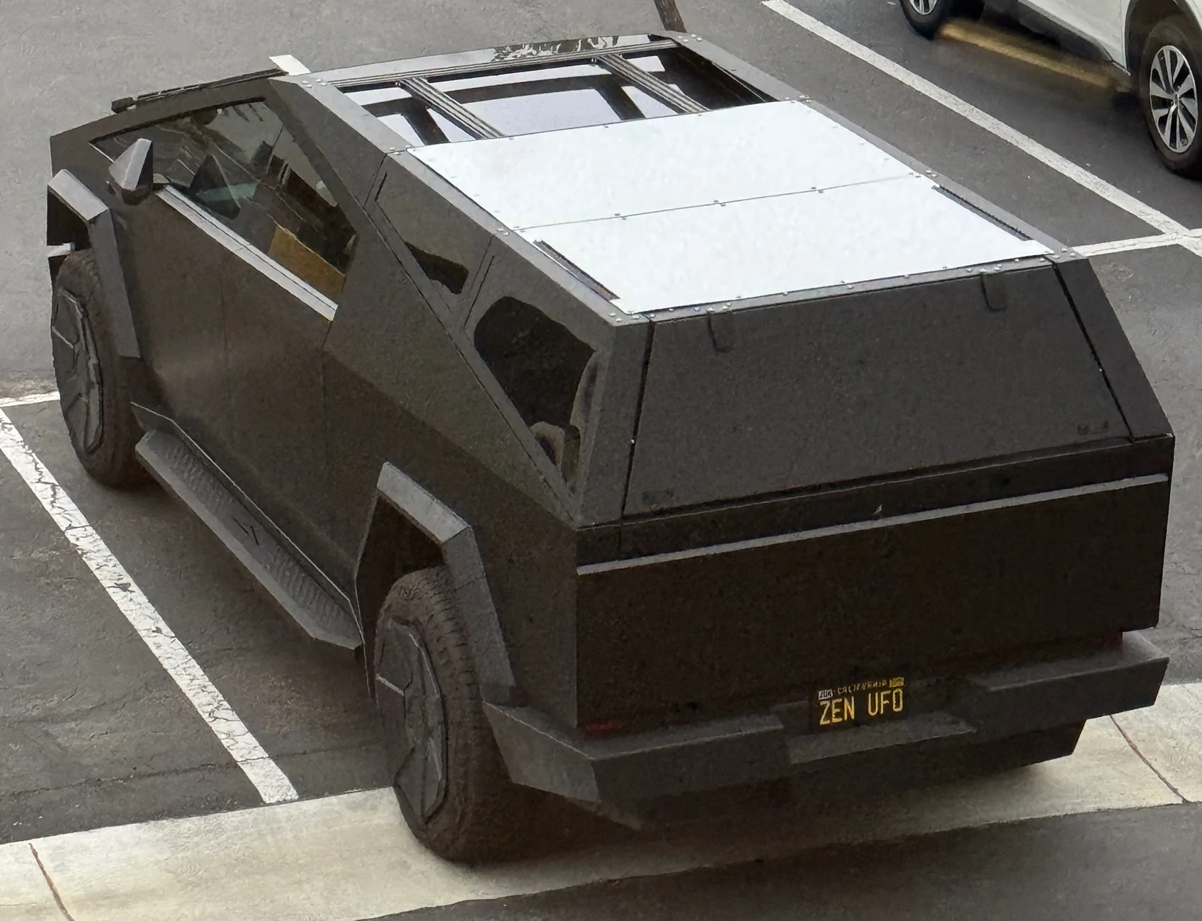 Tesla Cybertruck Matte Black Camping / Off-Roading Spaceship IMG_3961