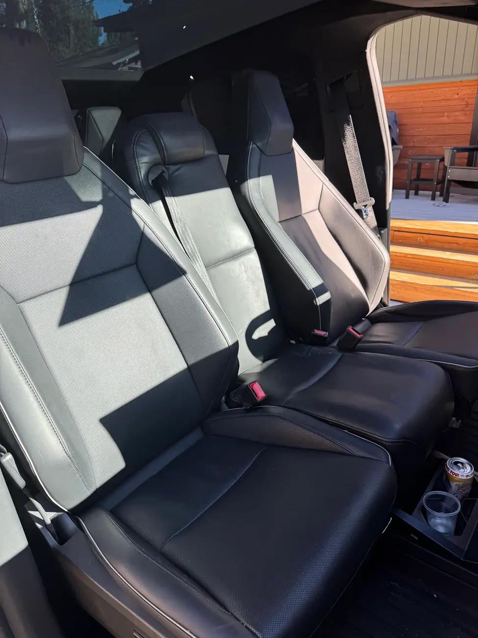Tesla Cybertruck First ever: 6-seat Cybertruck w/ center front jump seat! tempImage7h8XeN