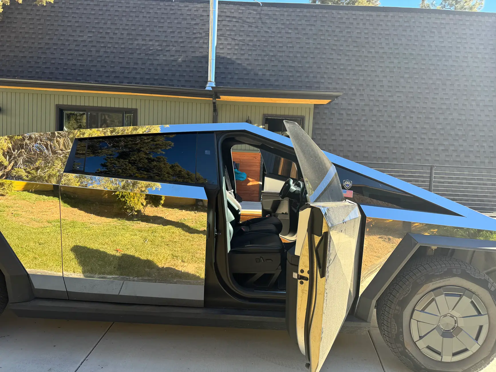 Tesla Cybertruck First ever: 6-seat Cybertruck w/ center front jump seat! tempImageUzFSH