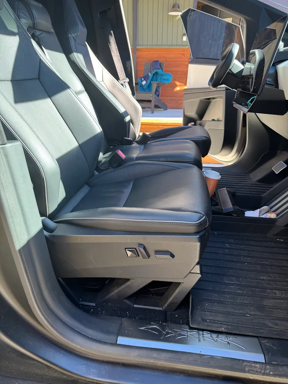 Tesla Cybertruck First ever: 6-seat Cybertruck w/ center front jump seat! tempImageiuH9NH