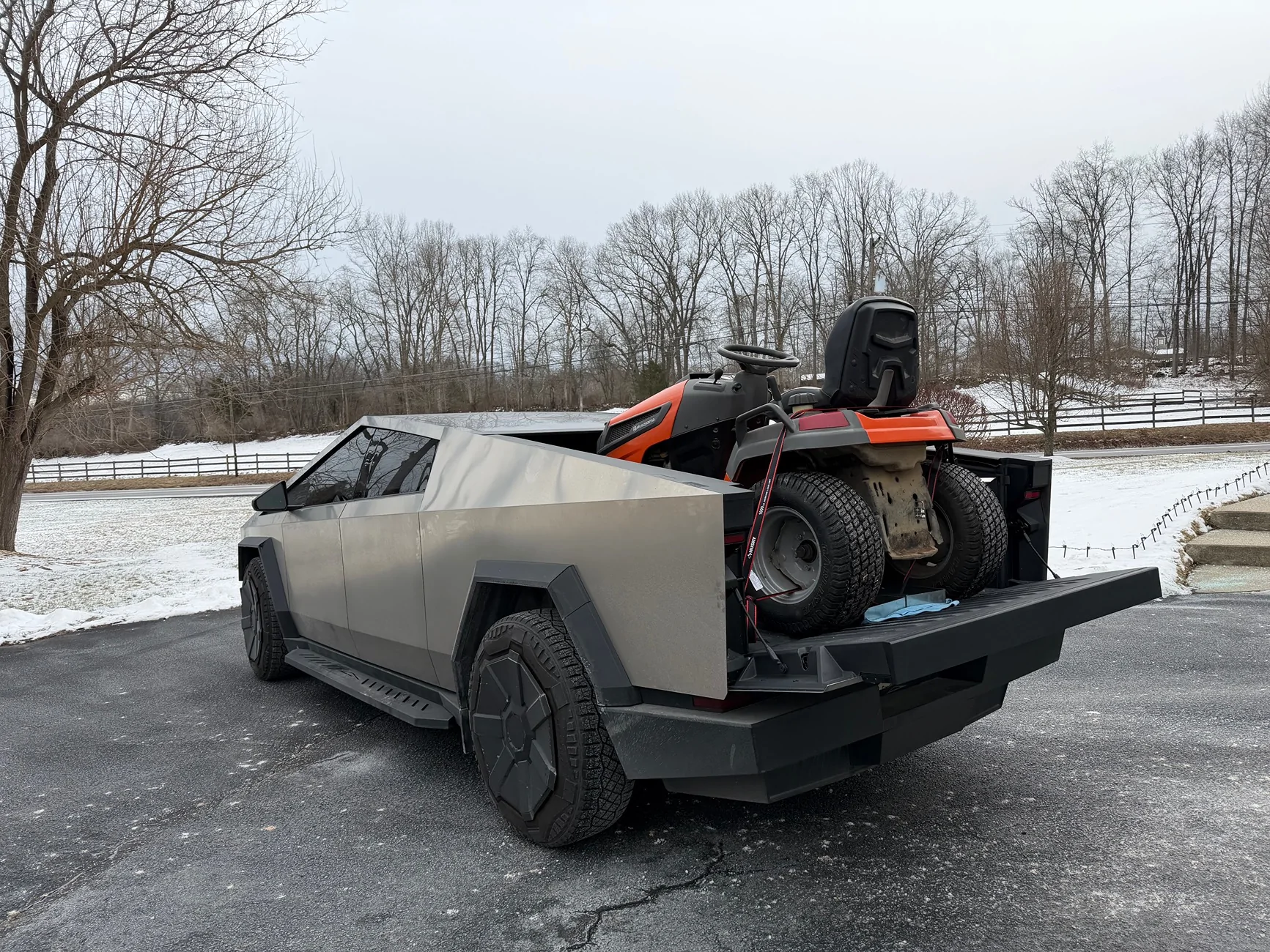 Tesla Cybertruck Daily random Cybertruck photos thread - Post Yours! 📸 🤳 IMG_0685