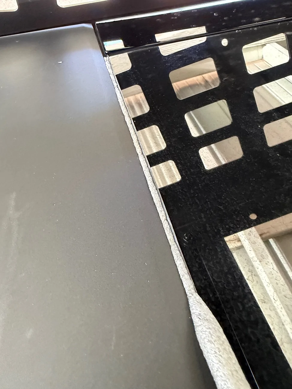 Tesla Cybertruck Tonneau cover leaks IMG_1153