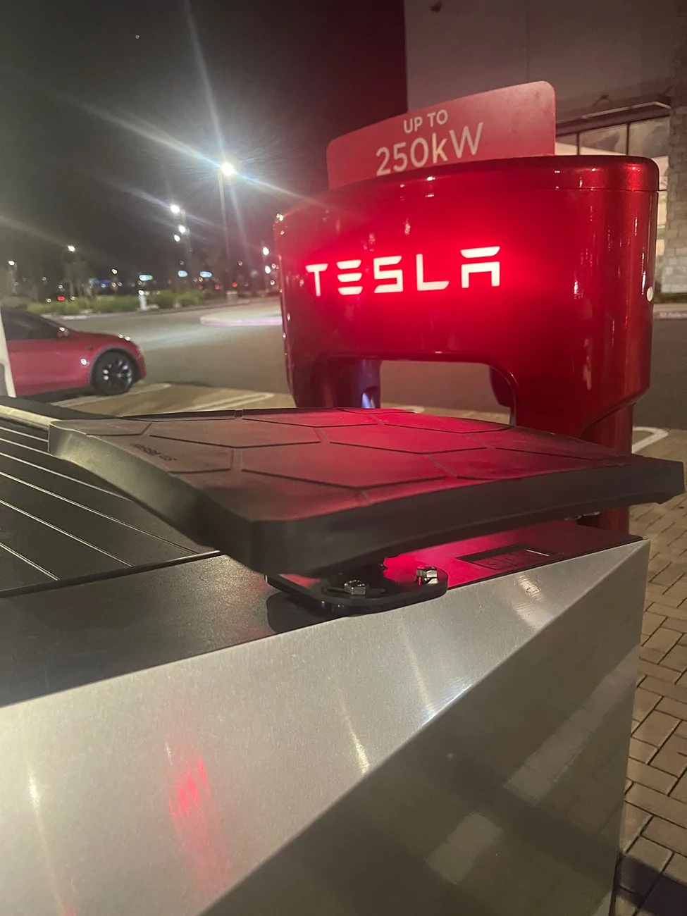Tesla Cybertruck Starlink: The Ultimate Mount Solution! IMG_2678