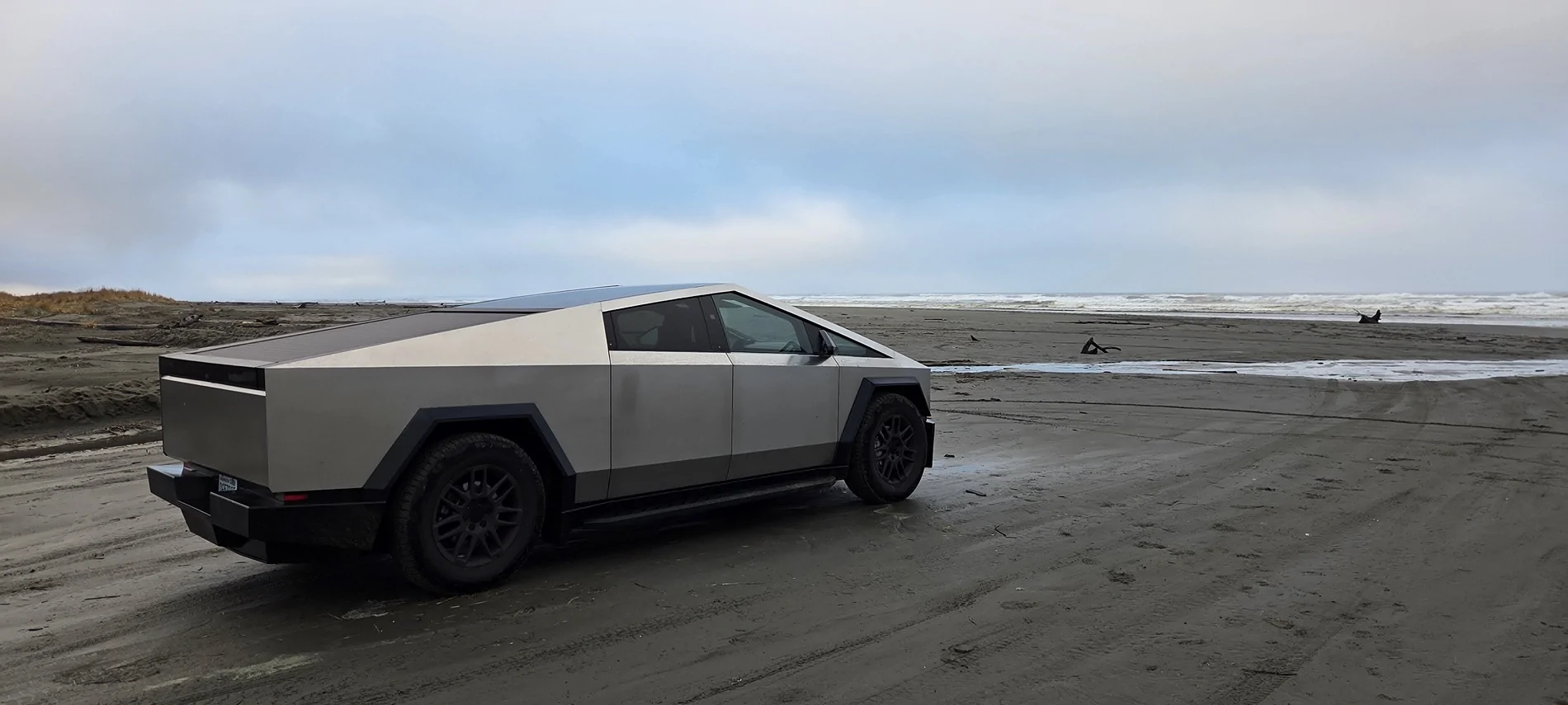 Tesla Cybertruck What did you do TO / WITH your Cybertruck today? 👨🏻‍🔧🧰🚿🛠 OceanCity