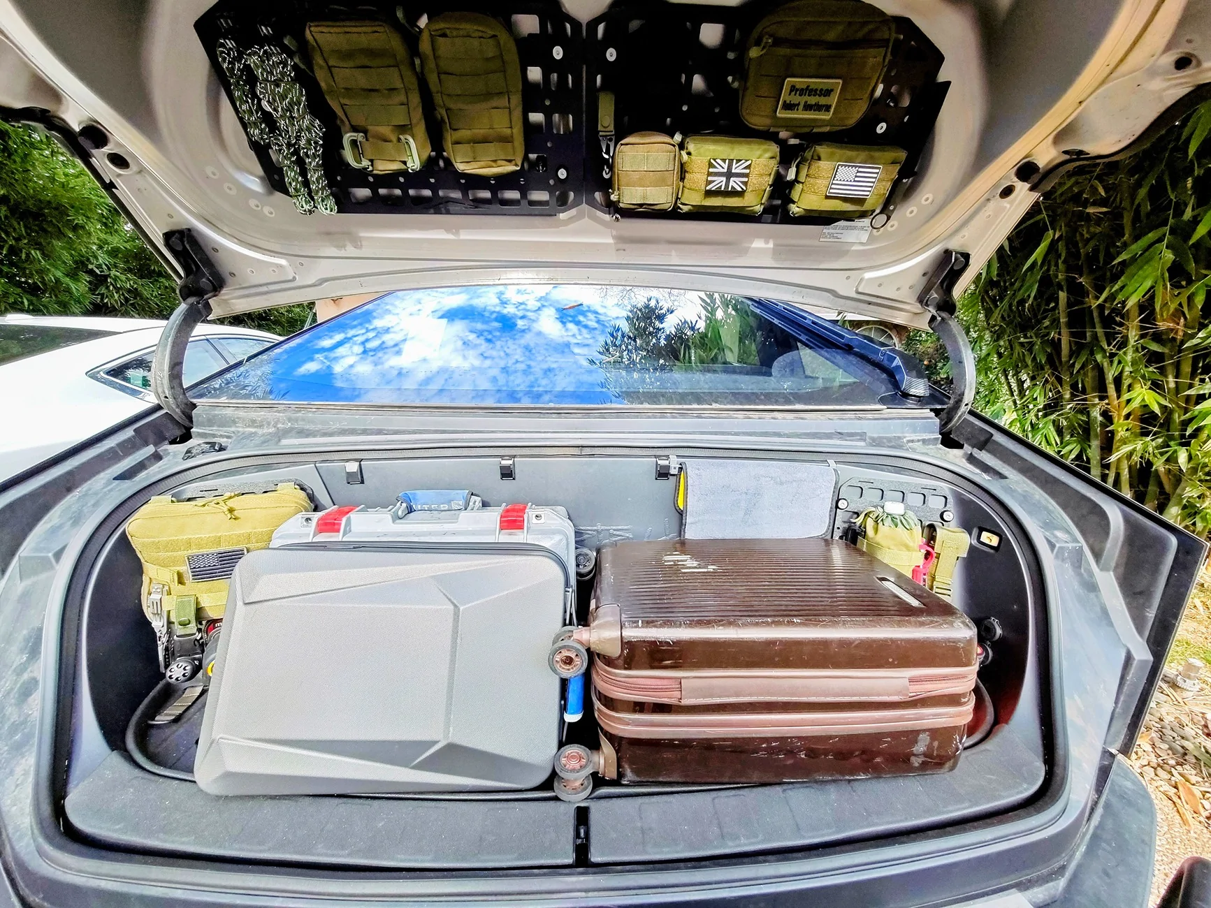 Tesla Cybertruck Keeping frunk organized 1bd0d433-f822-4d41-a1b1-0282e32e74eb~1