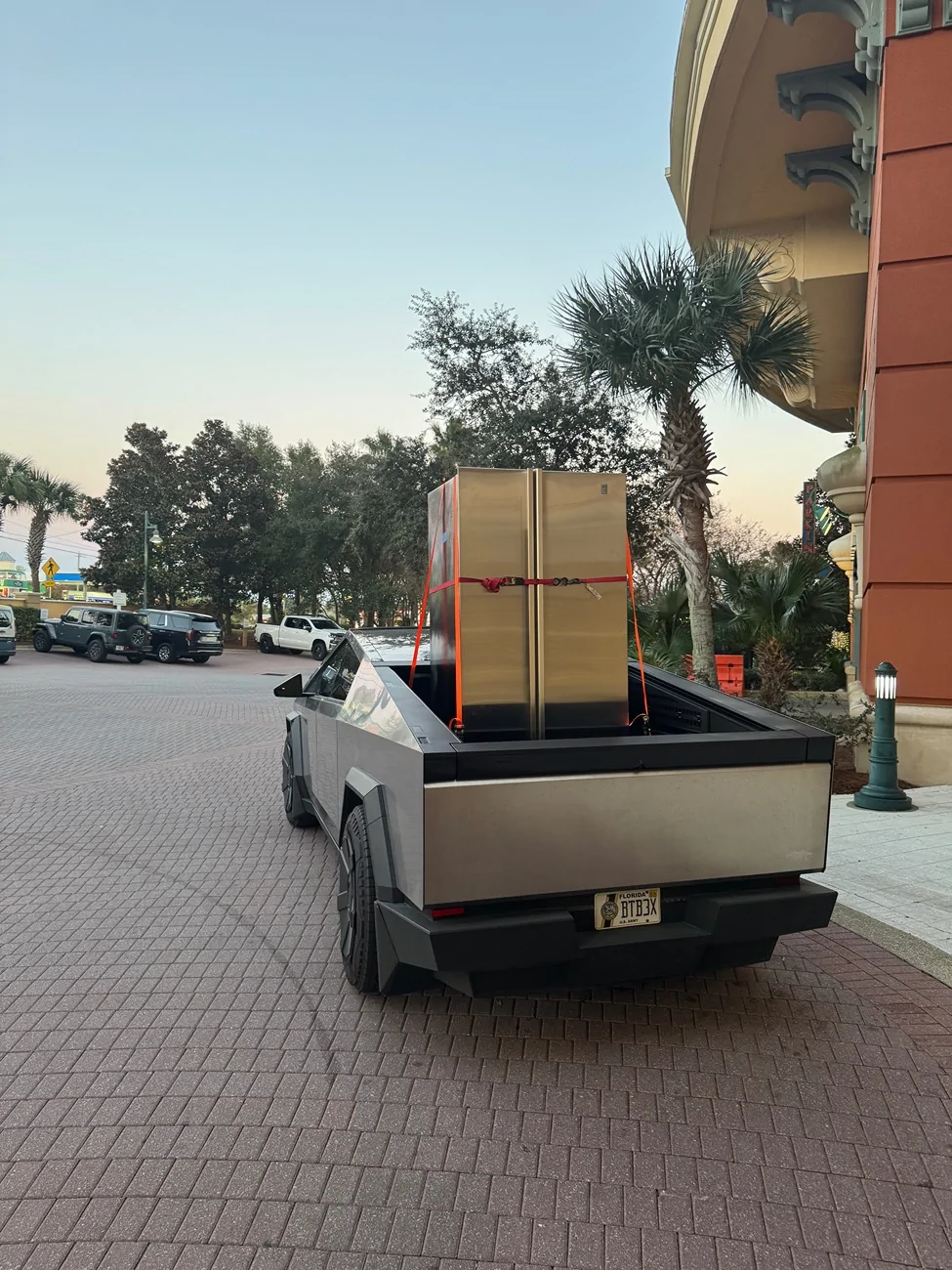 Tesla Cybertruck What Are You Hauling in your Cybertruck? 🦾 👷‍♂️ IMG_2877