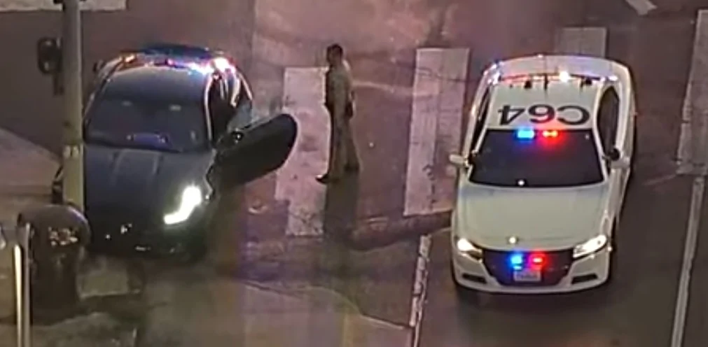 Tesla Cybertruck Tires against police spike strips, the Cybertruck achilles heel! [police chase] Grand Theath Auto  